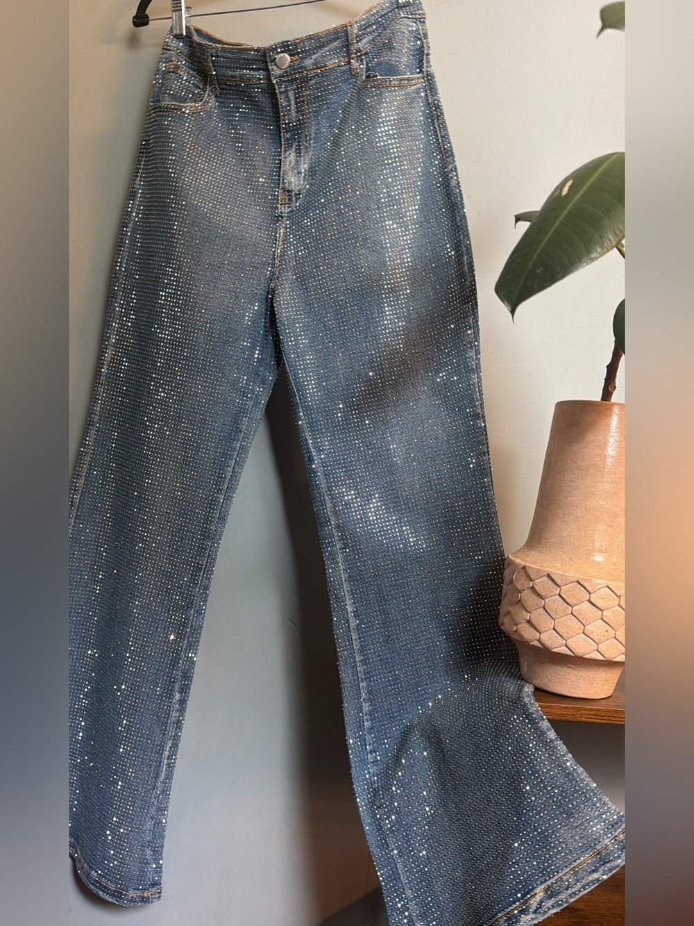 NWT All-Over Rhinestone Wide Leg Jeans – Size Large Stretch Denim